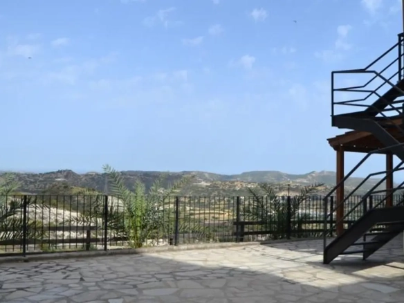 House for sale in Skarinou