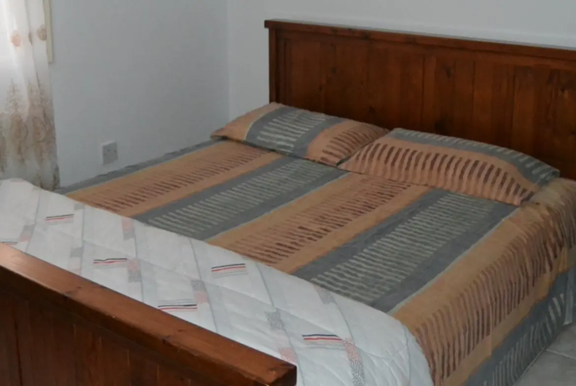 House for sale near the beach in Meneou (10)