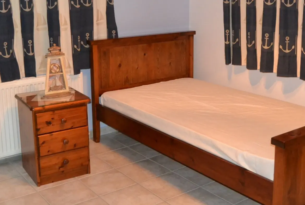 House for sale near the beach in Meneou (11)