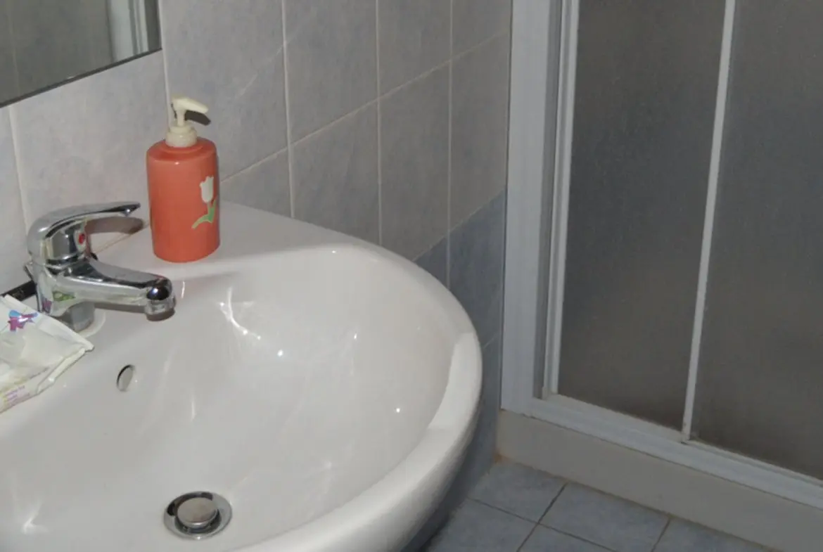 House for sale near the beach in Meneou (12)