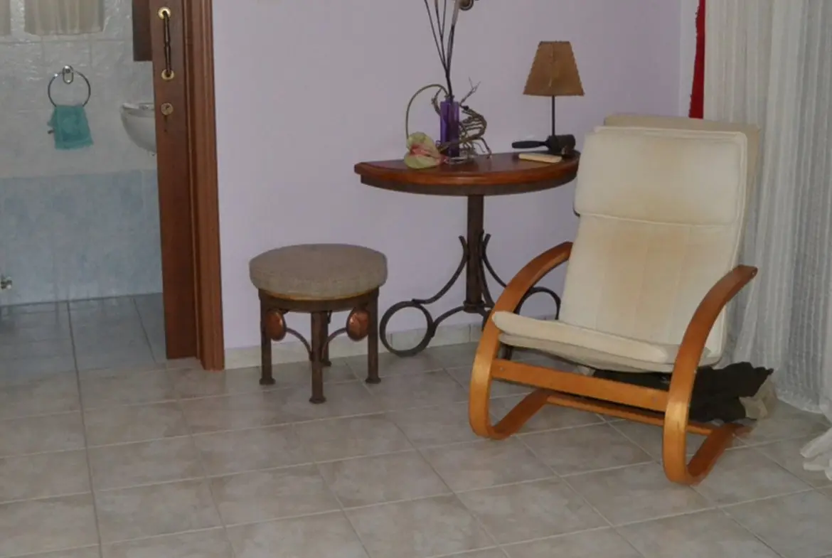 House for sale near the beach in Meneou (14)