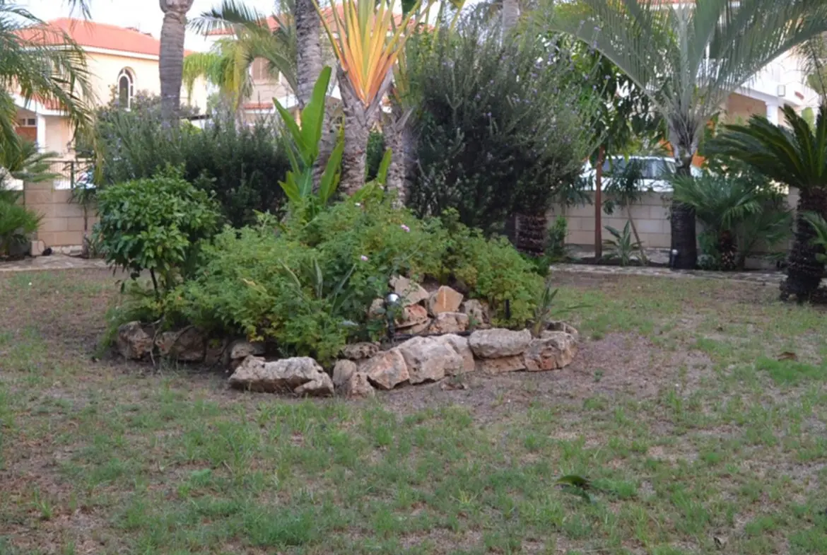 House for sale near the beach in Meneou (2) House for sale near the beach in Meneou