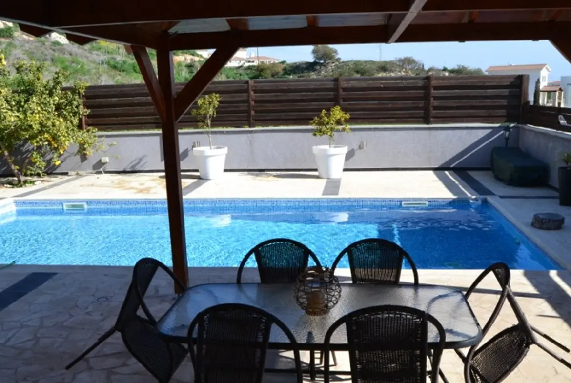 House with pool for sale in Tersefanou (11)