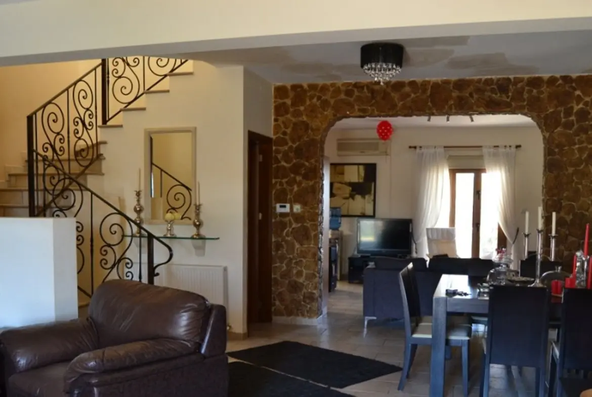 House with pool for sale in Tersefanou (13) House with pool for sale in Tersefanou village in Larnaca