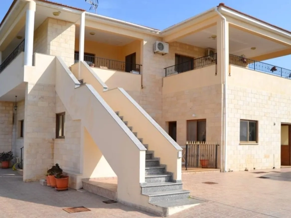 Huge house for sale in Pervolia