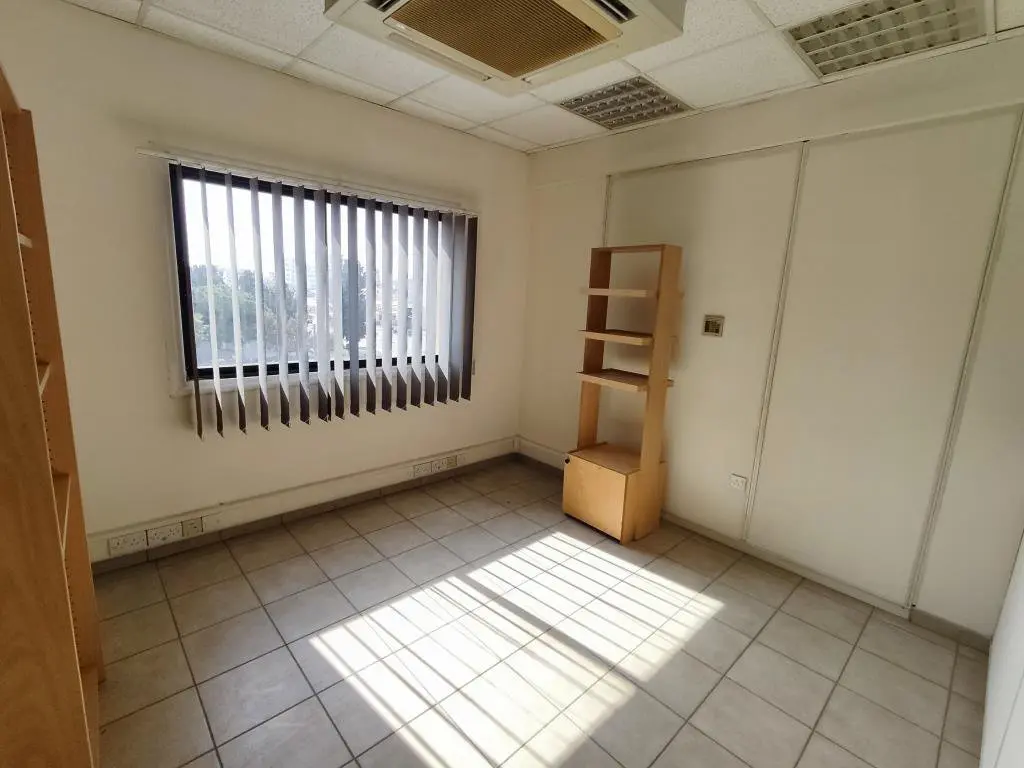 Huge place for sale with 18 offices in a central location in Larnaca (15)