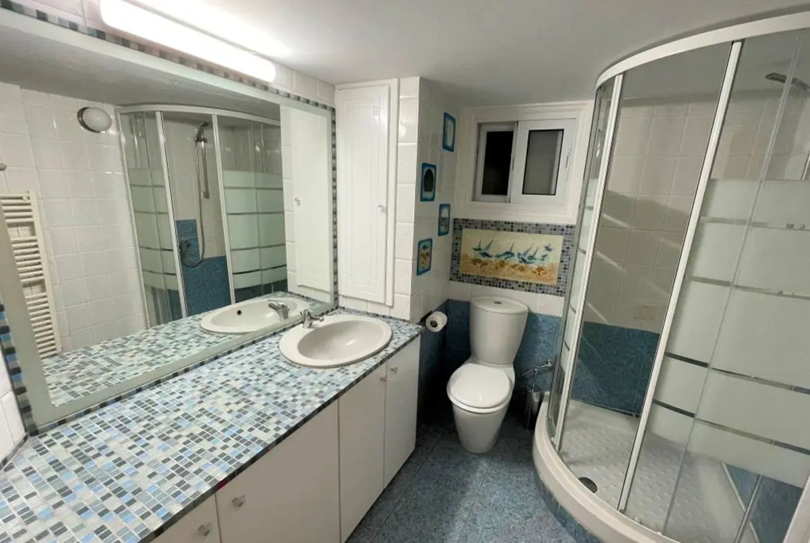 Large 3 bed lower floor house for sale in Larnaca Town centre (1) Large 3 bed lower floor house for sale in Larnaca Town centre