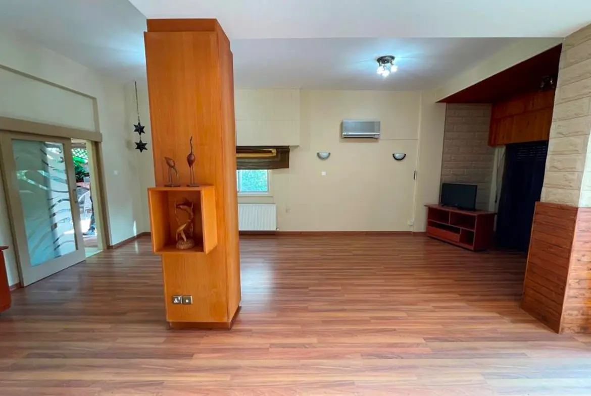 Large 3 bed lower floor house for sale in Larnaca Town centre (16)