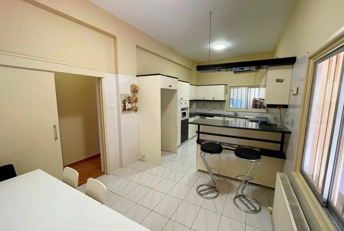 Large 3 bed lower floor house for sale in Larnaca Town centre (17) Large 3 bed lower floor house for sale in Larnaca Town centre