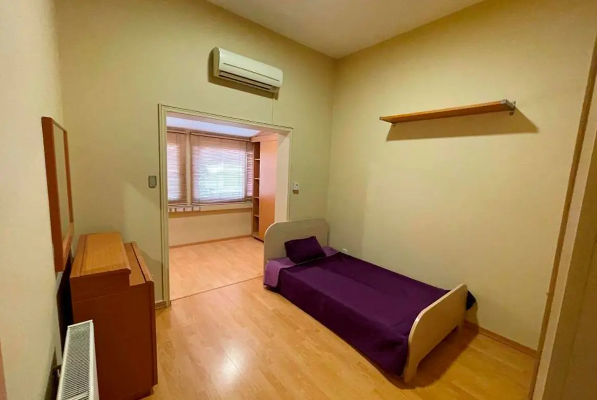 Large 3 bed lower floor house for sale in Larnaca Town centre (5)