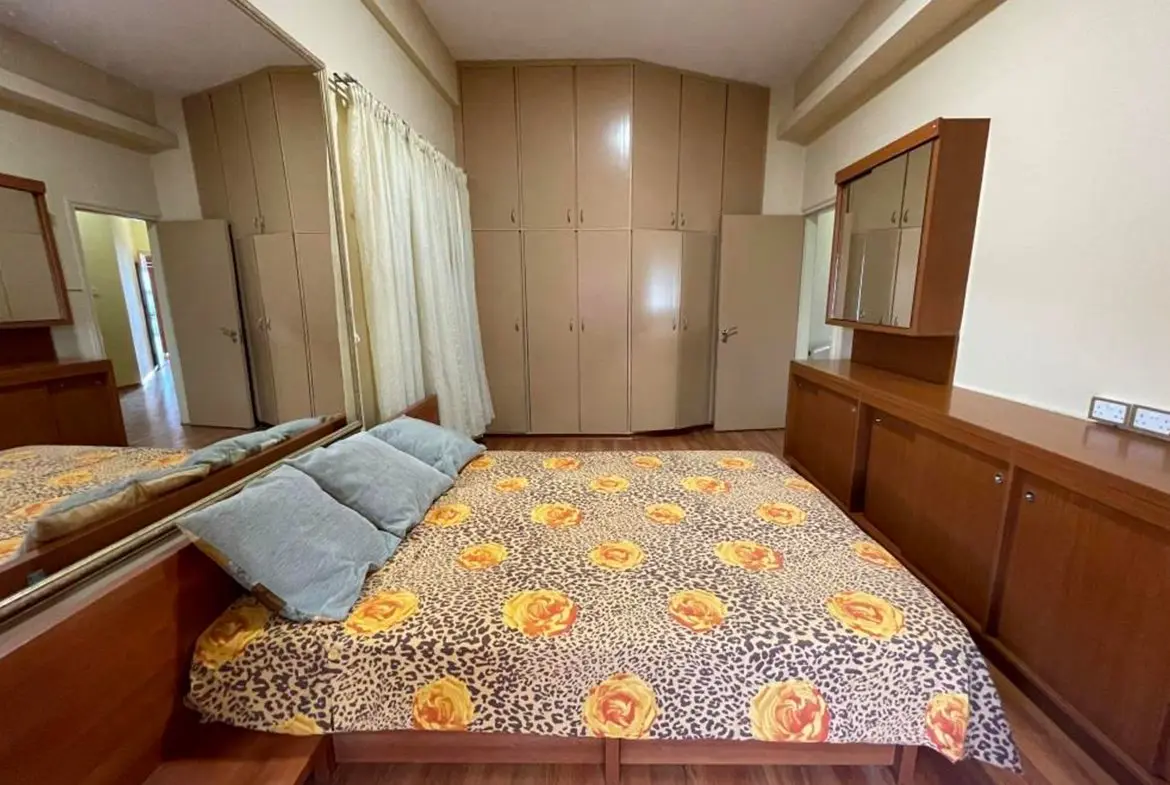 Large 3 bed lower floor house for sale in Larnaca Town centre (8)