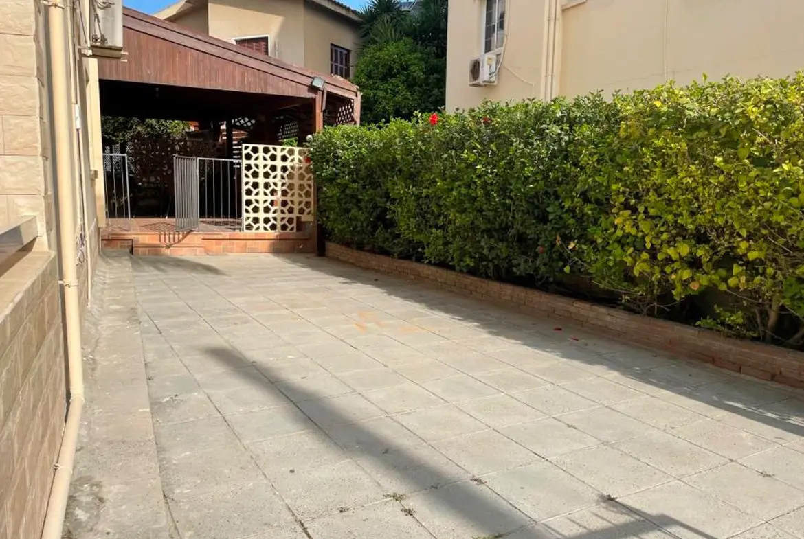 Large 3 bed lower floor house for sale in Larnaca Town centre (9) Large 3 bed lower floor house for sale in Larnaca Town centre