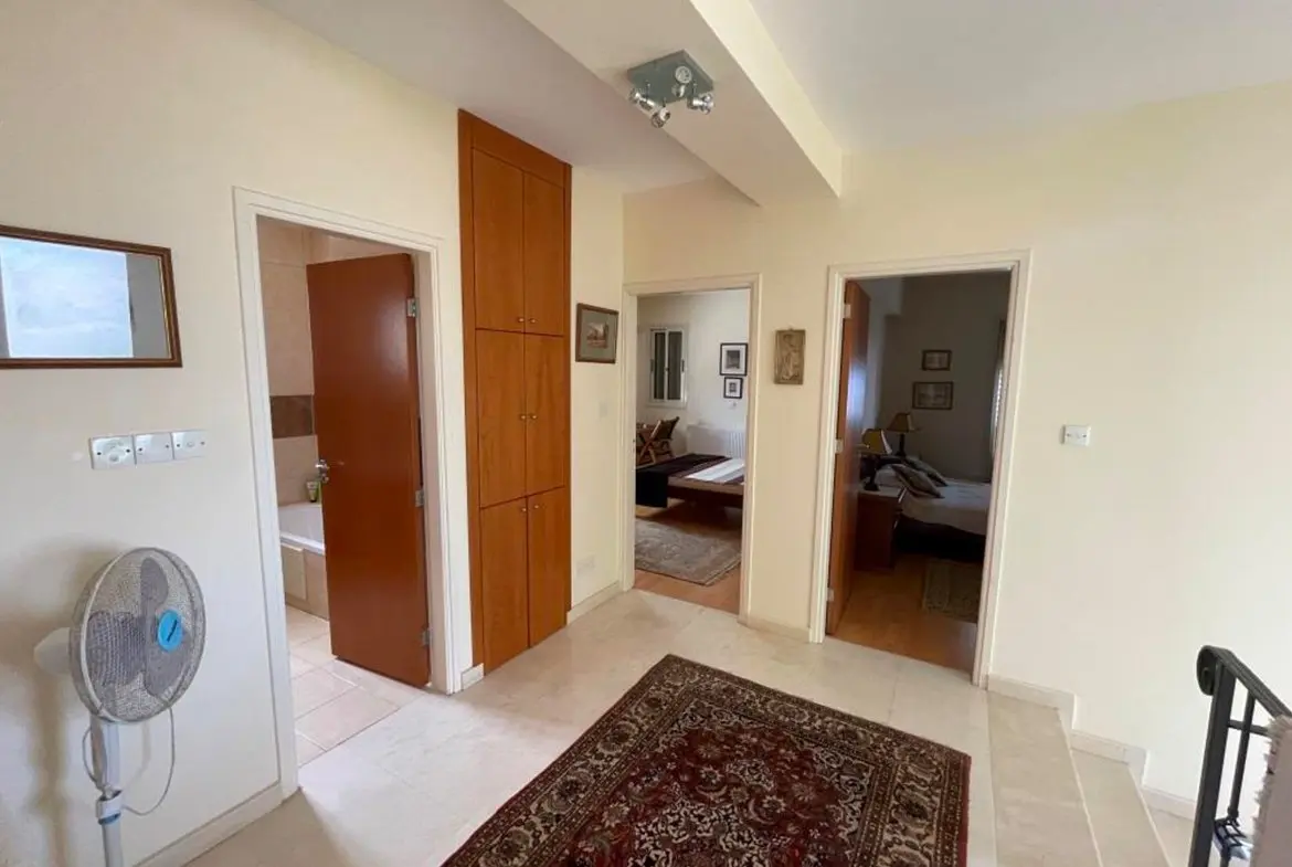 Large 4 bed villa with pool for sale close to the beach in Pervolia (7) Large 4 bed villa with pool for sale close to the beach in Pervolia