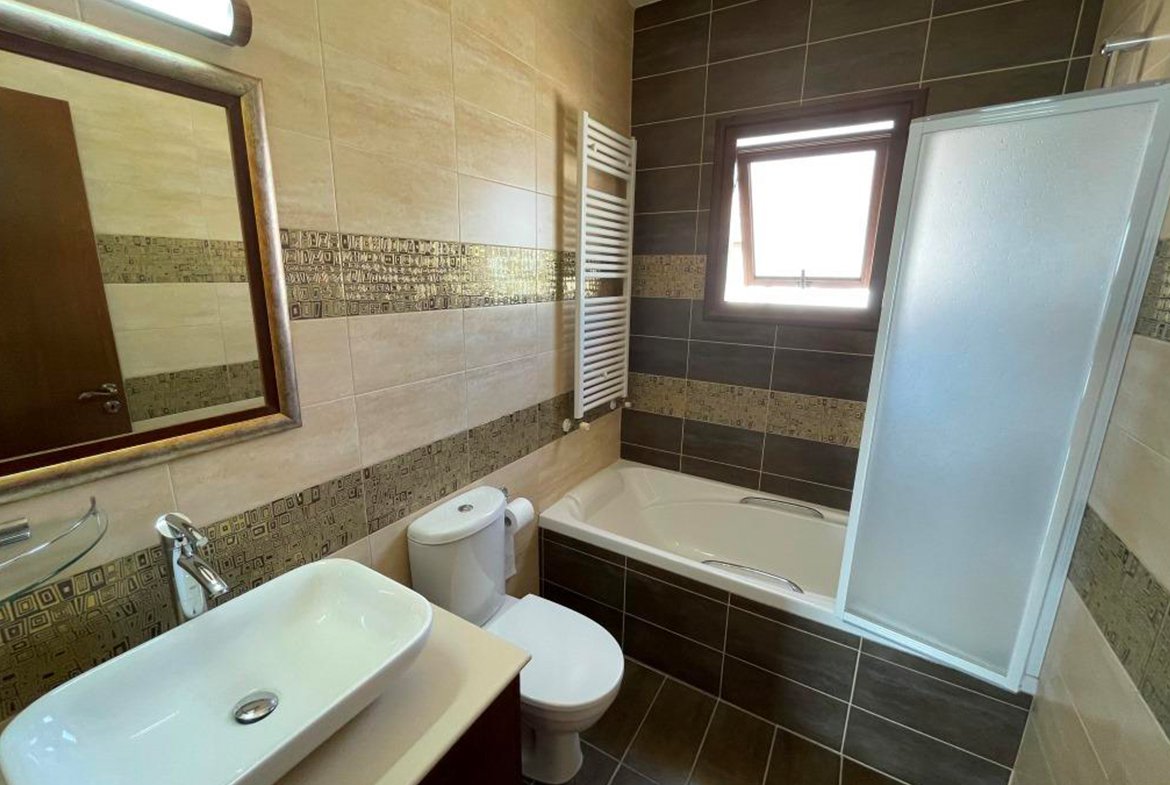 Large corner villa in for sale (10) Large corner 5 bedroom villa for sale in Alethriko