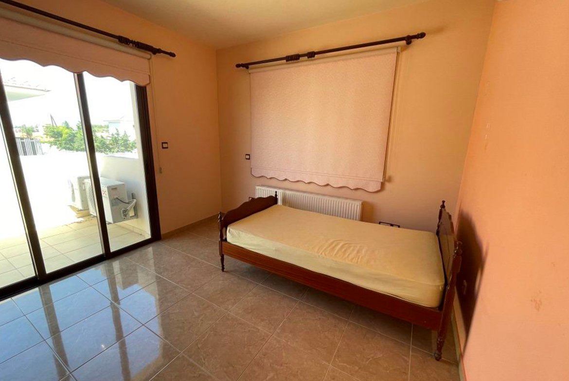 Large corner villa in for sale (11)