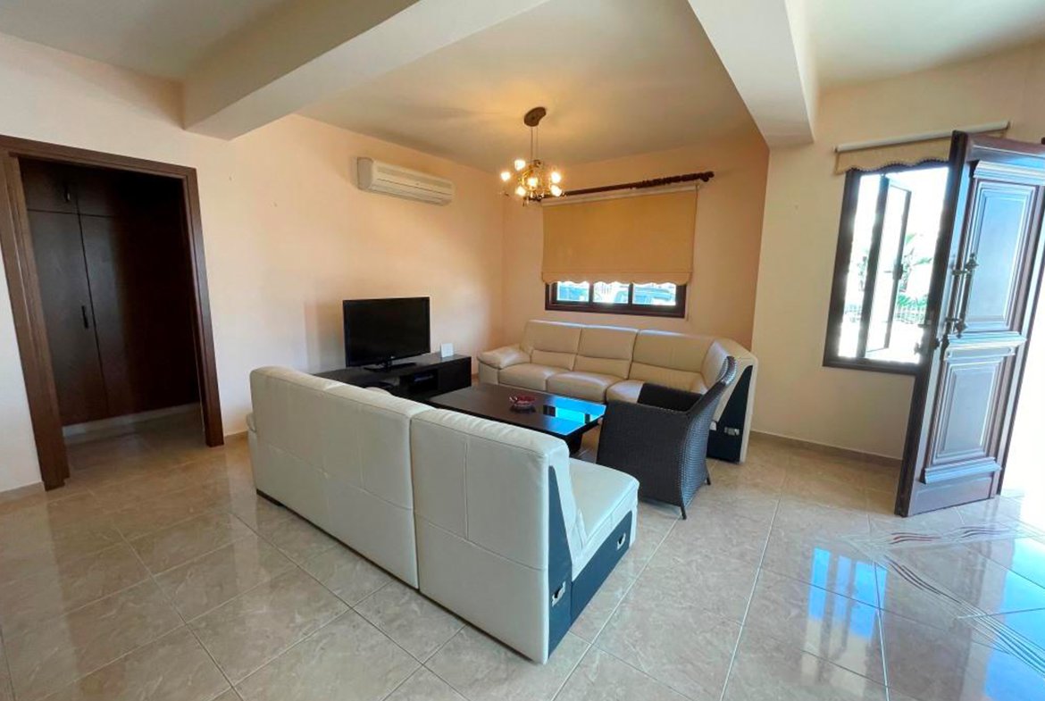 Large corner villa in for sale (16) Large corner 5 bedroom villa for sale in Alethriko