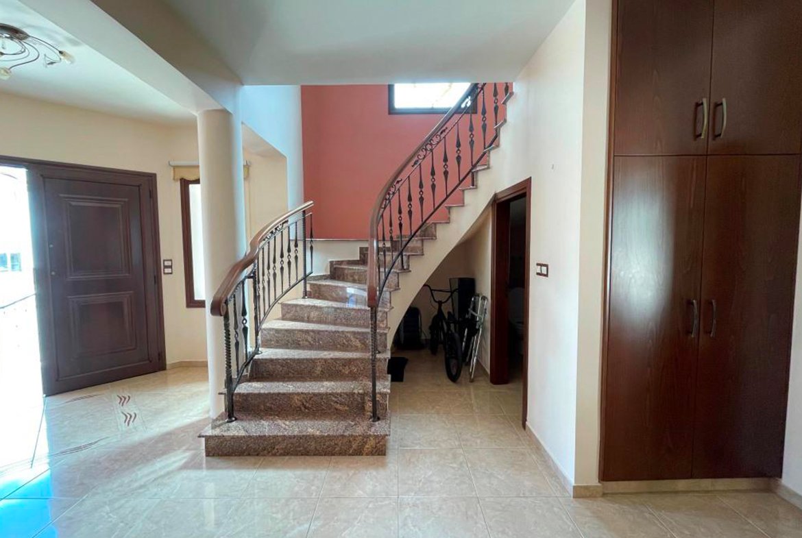 Large corner villa in for sale (17) Large corner 5 bedroom villa for sale in Alethriko