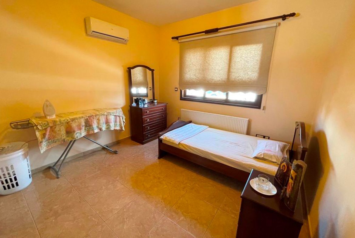 Large corner villa in for sale (20)