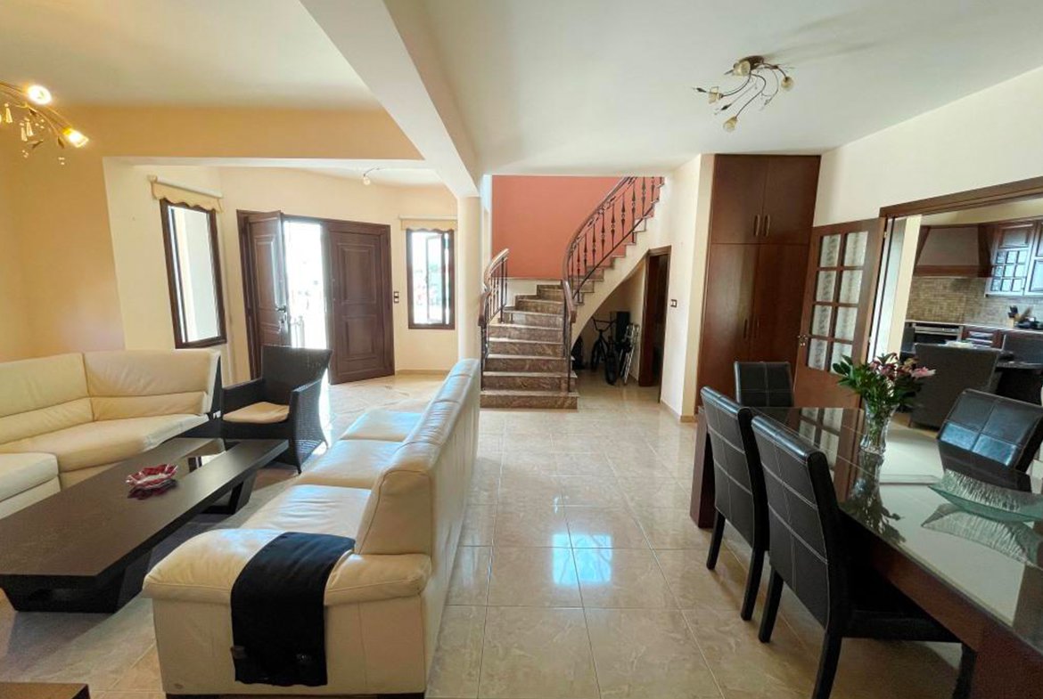 Large corner villa in for sale (22) Large corner 5 bedroom villa for sale in Alethriko