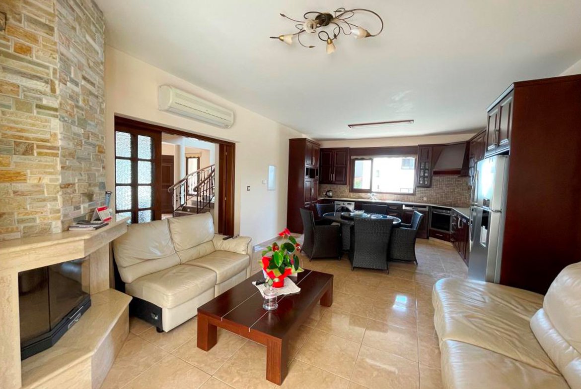 Large corner villa in for sale (26)