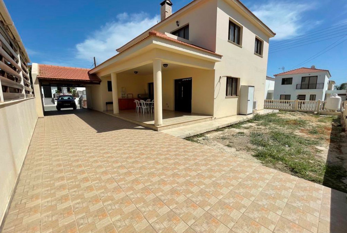 Large corner villa in for sale (27) Large corner 5 bedroom villa for sale in Alethriko