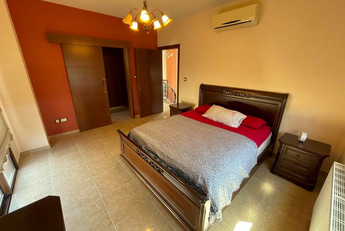 Large corner villa in for sale (3) Large corner 5 bedroom villa for sale in Alethriko