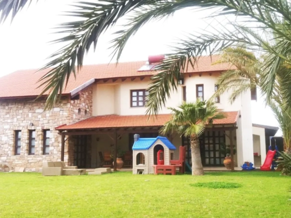 Large house for sale in Pervolia Larnaca