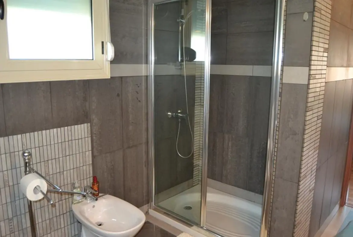 Luxury 4 bed villa on the beach with amazing sea views in Pervolia (10)