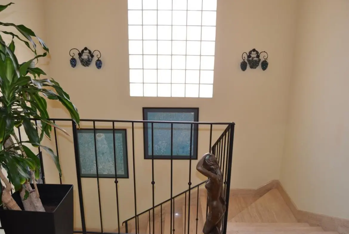 Luxury 4 bed villa on the beach with amazing sea views in Pervolia (13)