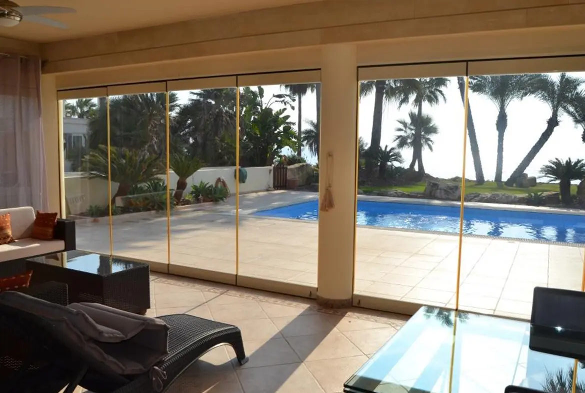 Luxury 4 bed villa on the beach with amazing sea views in Pervolia (17) Luxury 4 bed villa on the beach with amazing sea views in Pervolia