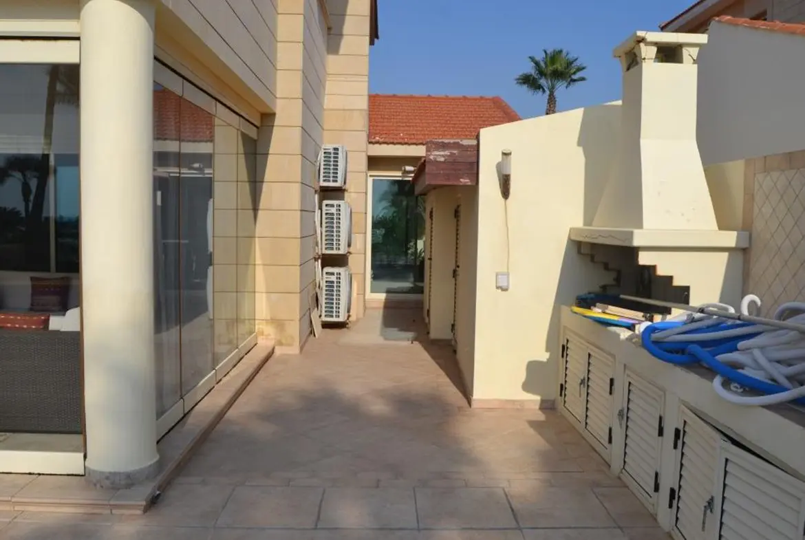 Luxury 4 bed villa on the beach with amazing sea views in Pervolia (19) Luxury 4 bed villa on the beach with amazing sea views in Pervolia