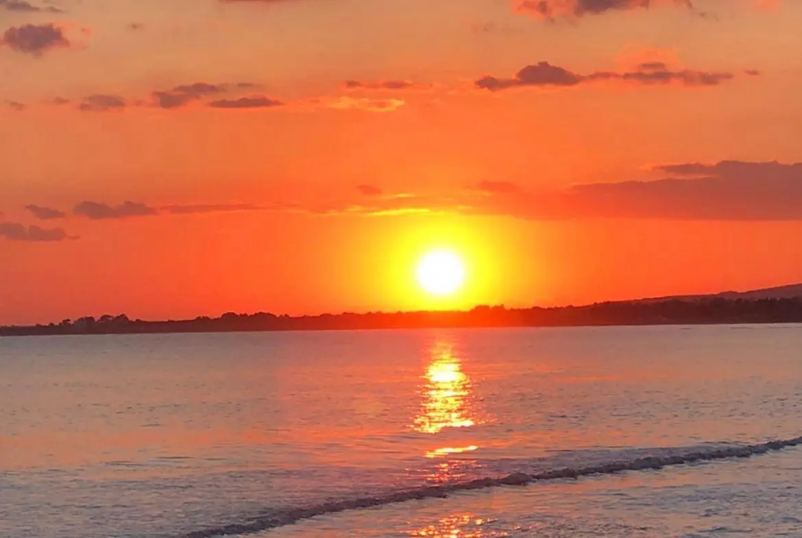 Luxury 4 bed villa on the beach with amazing sea views in Pervolia (23) Luxury 4 bed villa on the beach with amazing sea views in Pervolia