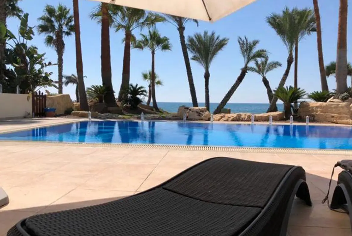 Luxury 4 bed villa on the beach with amazing sea views in Pervolia (24) Luxury 4 bed villa on the beach with amazing sea views in Pervolia