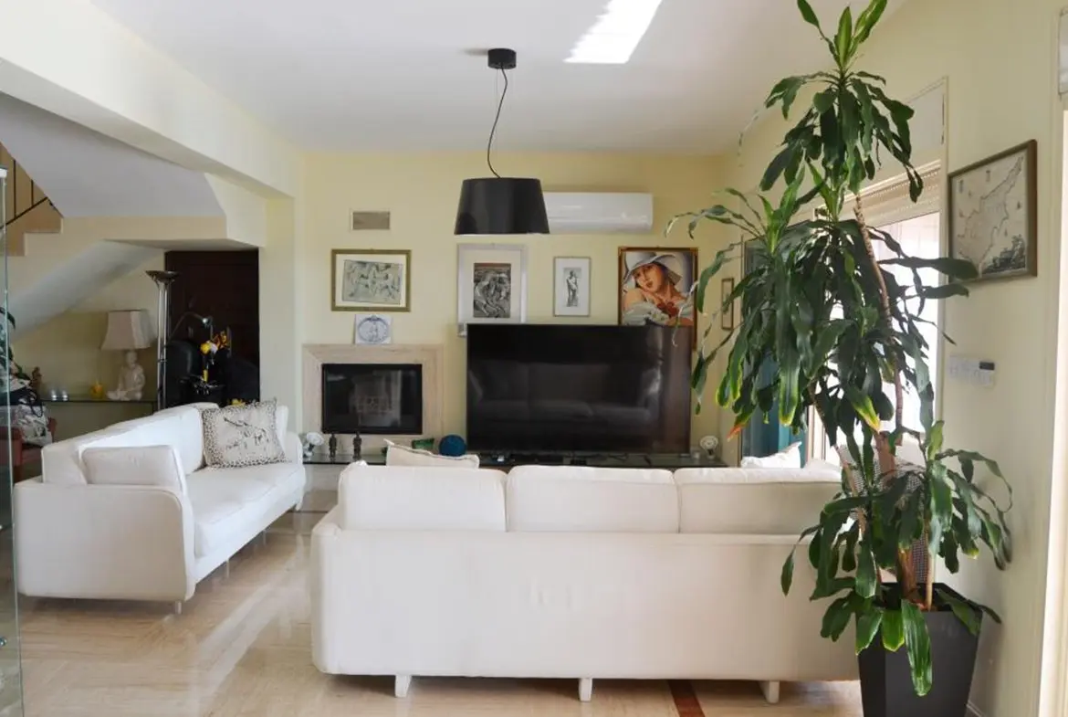 Luxury 4 bed villa on the beach with amazing sea views in Pervolia (27) Luxury 4 bed villa on the beach with amazing sea views in Pervolia