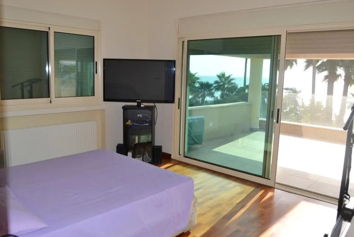 Luxury 4 bed villa on the beach with amazing sea views in Pervolia (3) Luxury 4 bed villa on the beach with amazing sea views in Pervolia