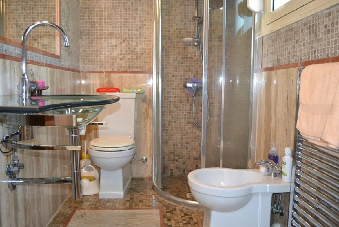 Luxury 4 bed villa on the beach with amazing sea views in Pervolia (31)