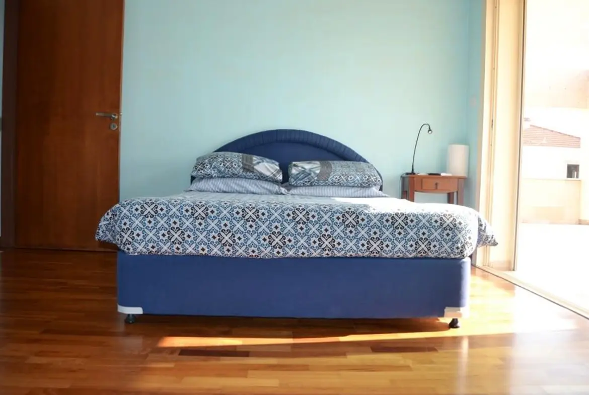 Luxury 4 bed villa on the beach with amazing sea views in Pervolia (36)