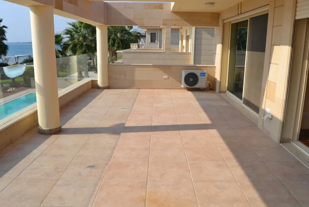 Luxury 4 bed villa on the beach with amazing sea views in Pervolia (6)