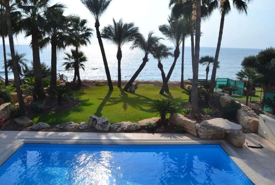 Luxury 4 bed villa on the beach with amazing sea views in Pervolia (7) Luxury 4 bed villa on the beach with amazing sea views in Pervolia