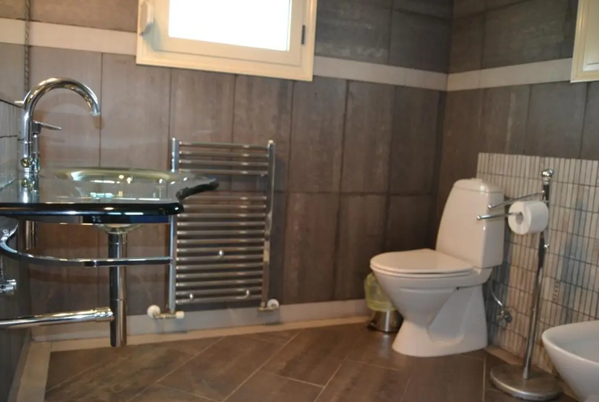 Luxury 4 bed villa on the beach with amazing sea views in Pervolia (9) Luxury 4 bed villa on the beach with amazing sea views in Pervolia