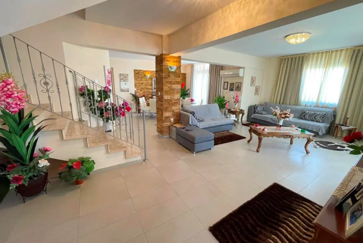 Luxury 4 bedroom duplex penthouse (10)