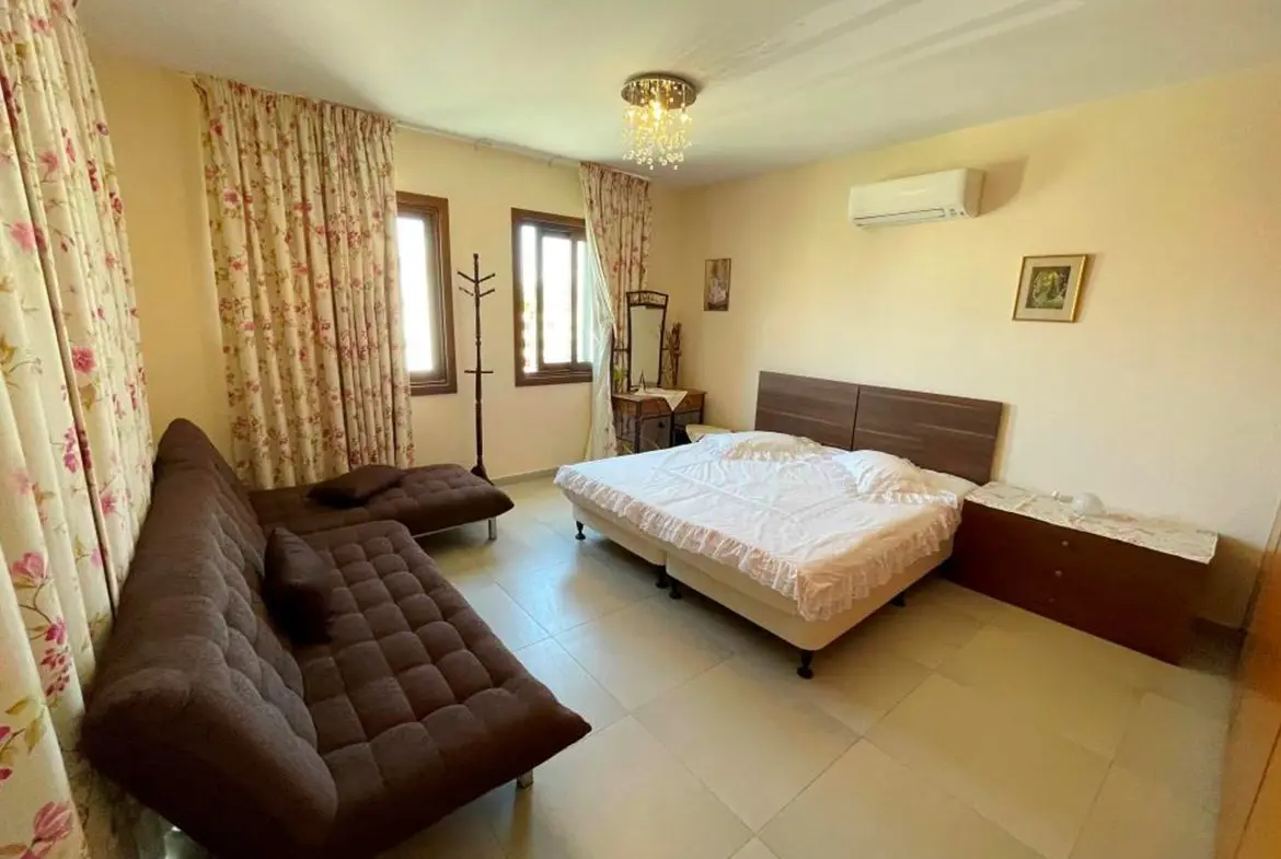 Luxury 4 bedroom duplex penthouse (19) Luxury 4 bedroom duplex penthouse with roof garden in Larnaca central area.