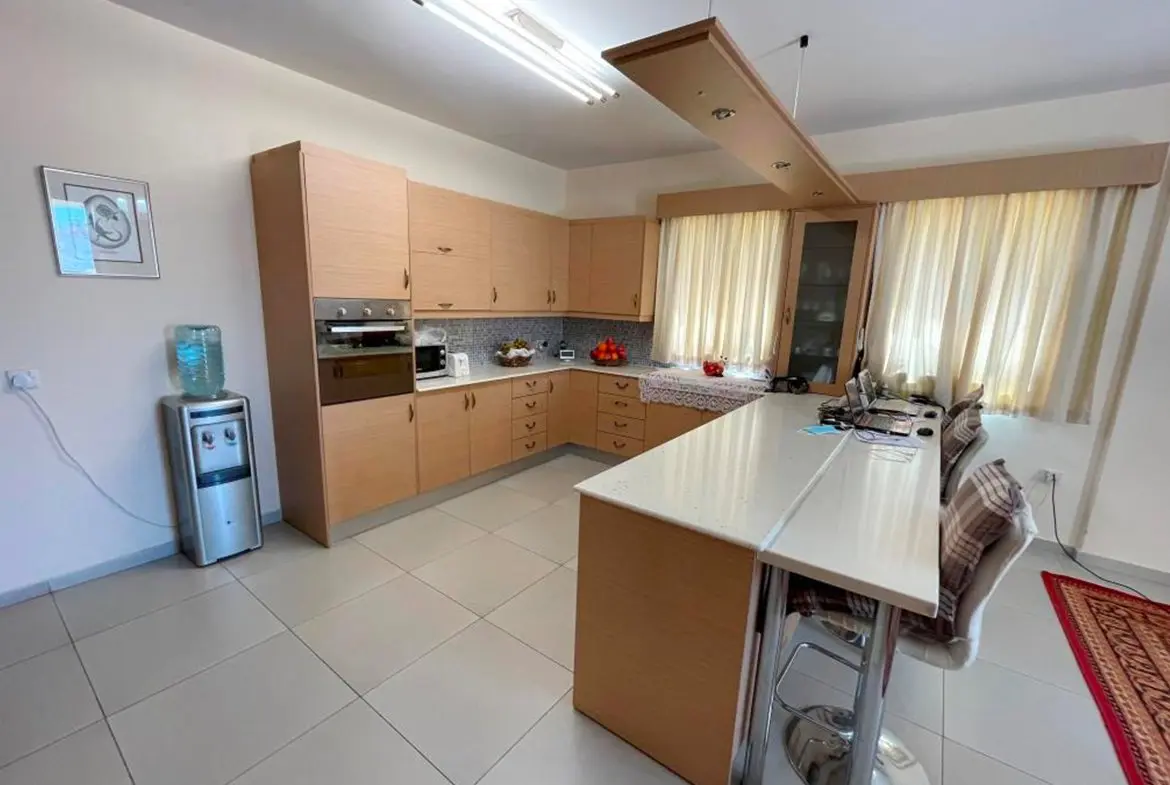 Luxury 4 bedroom duplex penthouse (2) Luxury 4 bedroom duplex penthouse with roof garden in Larnaca central area. for sale