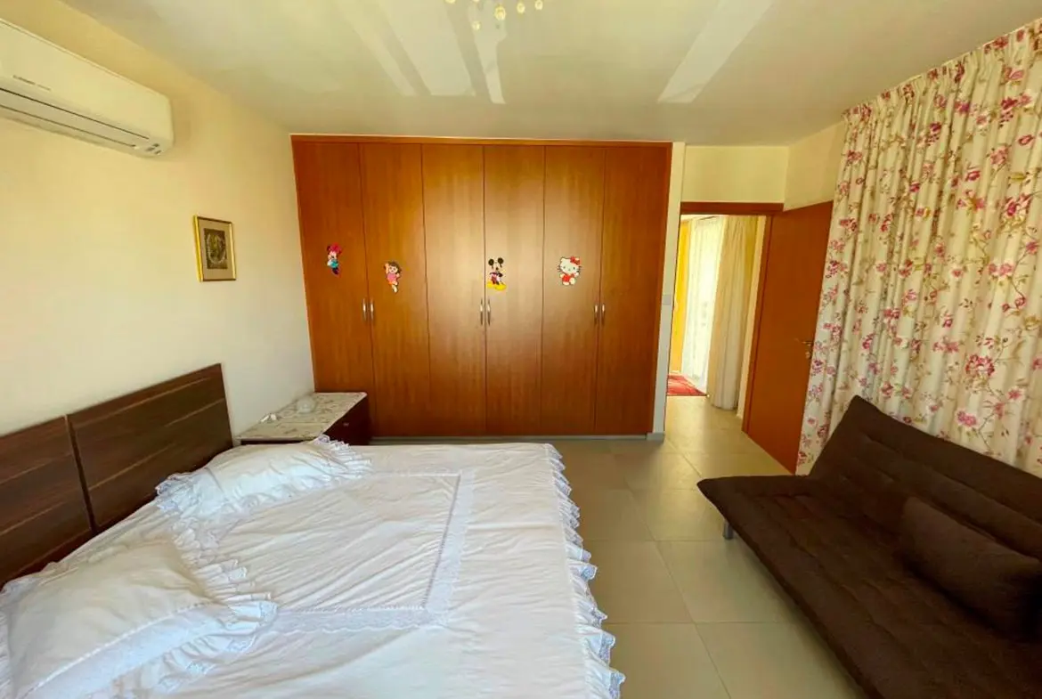 Luxury 4 bedroom duplex penthouse (20) Luxury 4 bedroom duplex penthouse with roof garden in Larnaca central area. for sale