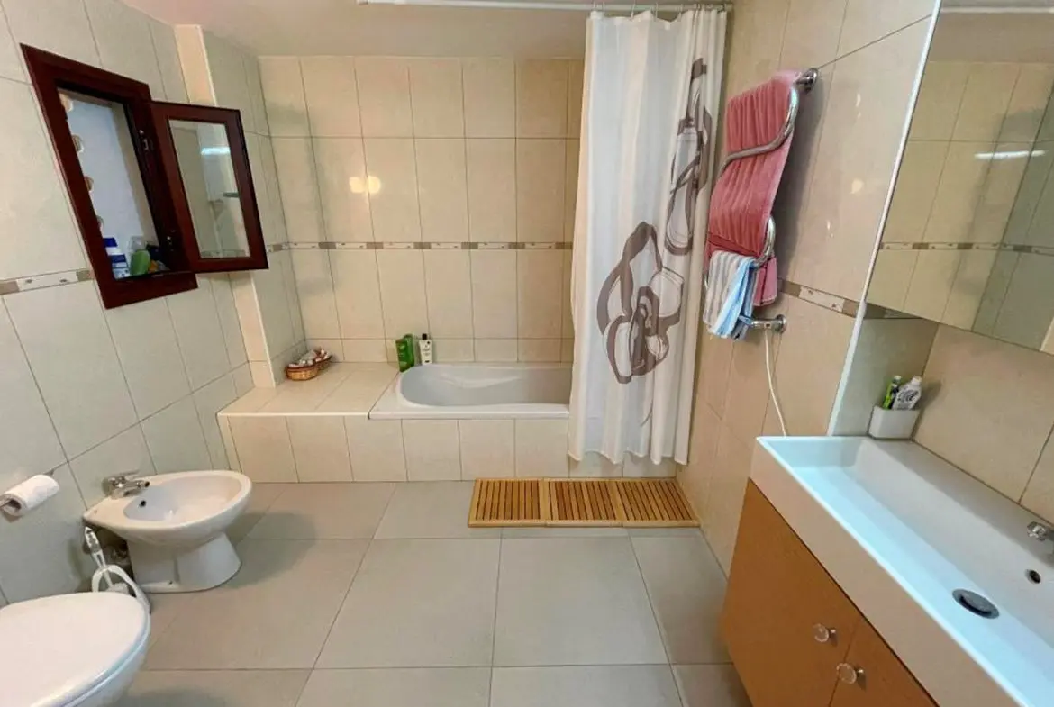 Luxury 4 bedroom duplex penthouse (22) Luxury 4 bedroom duplex penthouse with roof garden in Larnaca central area.