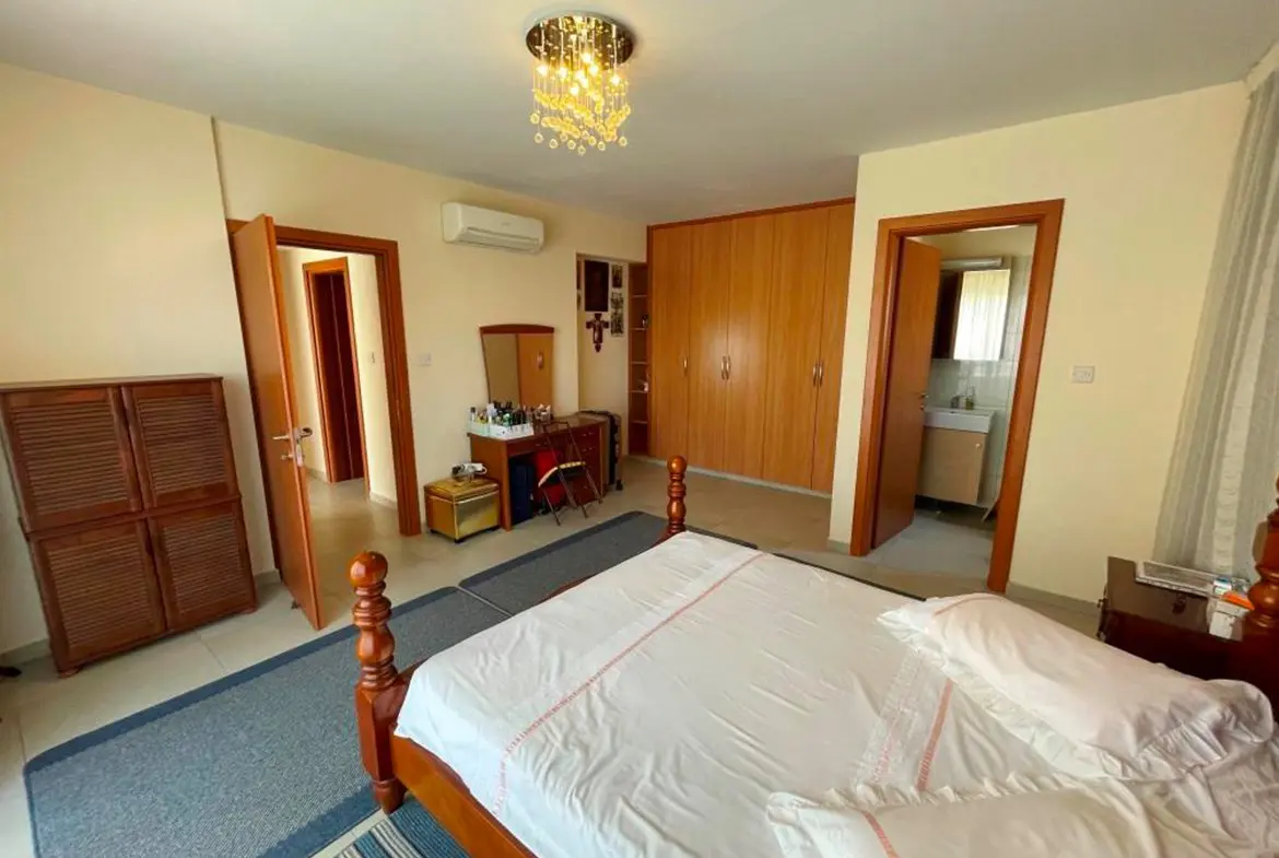 Luxury 4 bedroom duplex penthouse (25) Luxury 4 bedroom duplex penthouse with roof garden in Larnaca central area.