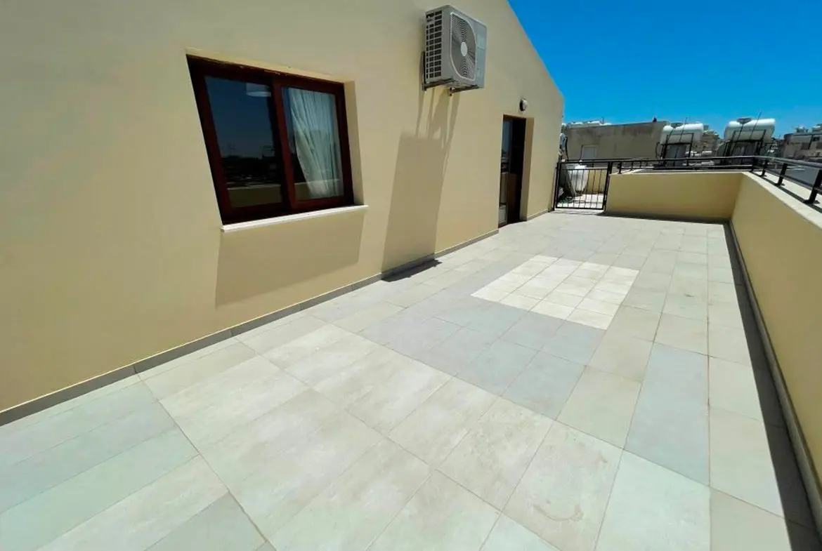 Luxury 4 bedroom duplex penthouse (31) Luxury 4 bedroom duplex penthouse with roof garden in Larnaca central area.