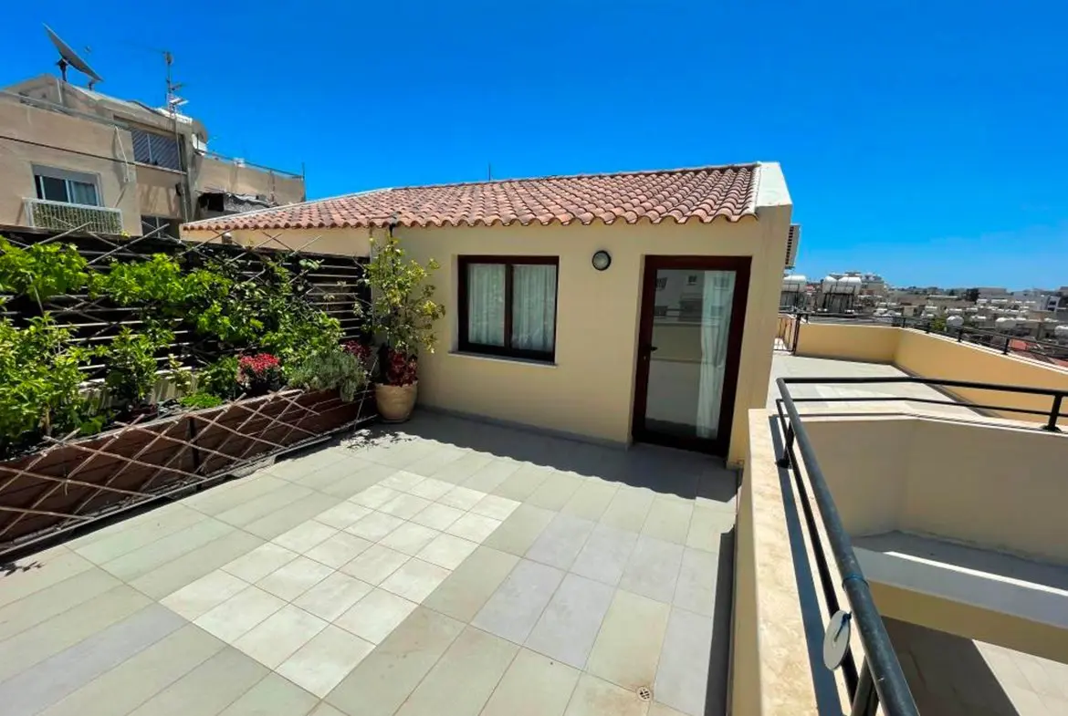 Luxury 4 bedroom duplex penthouse (32) Luxury 4 bedroom duplex penthouse with roof garden in Larnaca central area. for sale