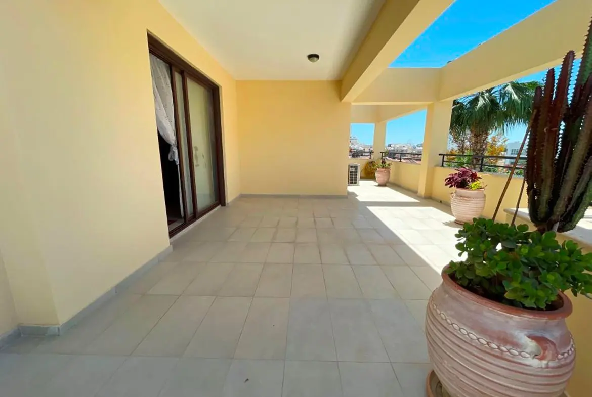 Luxury 4 bedroom duplex penthouse (33) Luxury 4 bedroom duplex penthouse with roof garden in Larnaca central area. for sale