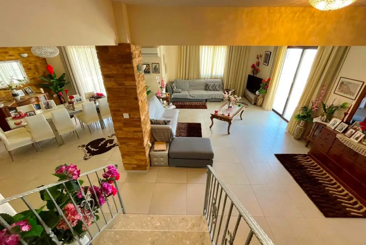 Luxury 4 bedroom duplex penthouse (34) Luxury 4 bedroom duplex penthouse with roof garden in Larnaca central area.